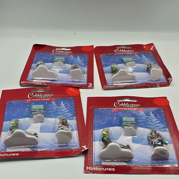 Cobblestone Corners Christmas Village People Figurines North Pole Sign Shopping - Picture 8 of 8